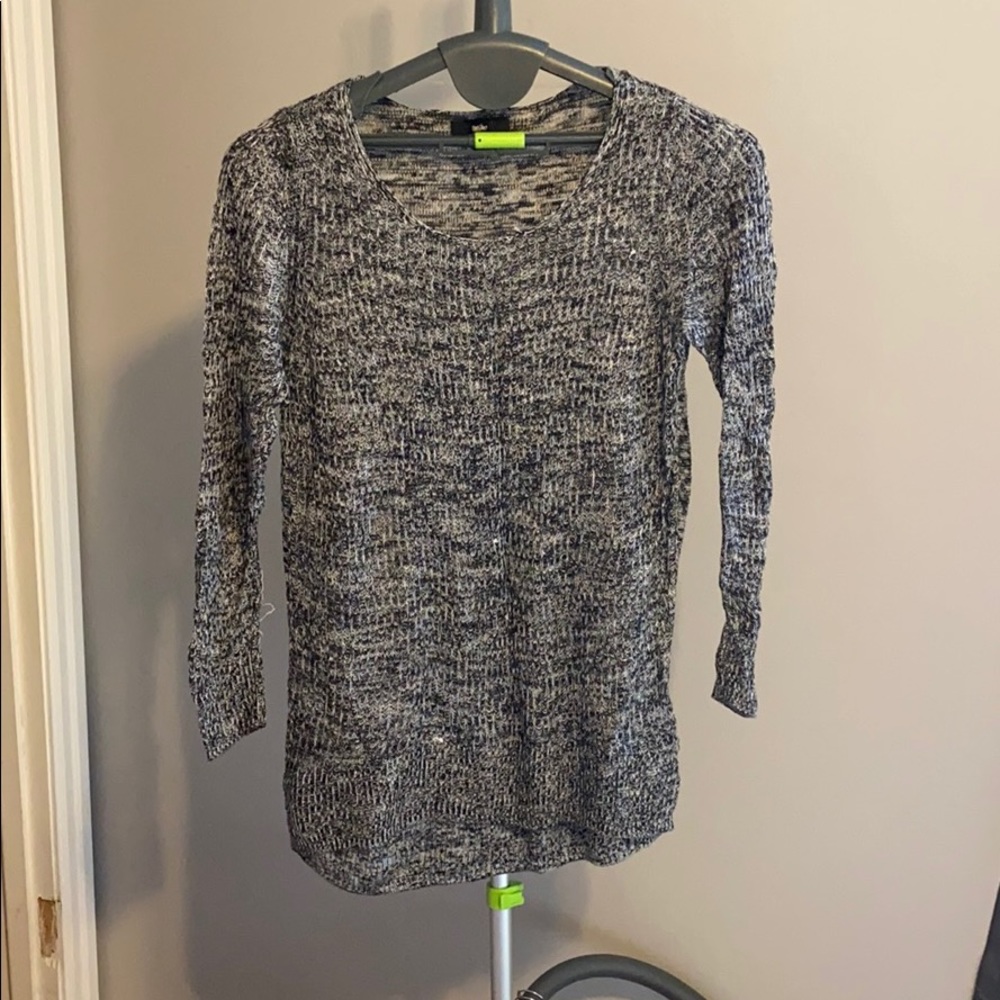 Black/white sweater